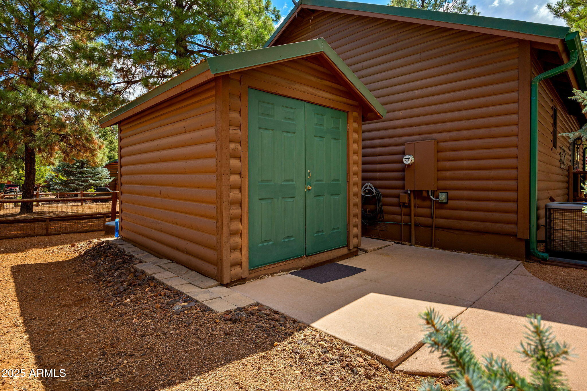 2692 Palomino Trail Overgaard, AZ 85933 - Photo 25 of 33 a view of a house with a small backyard