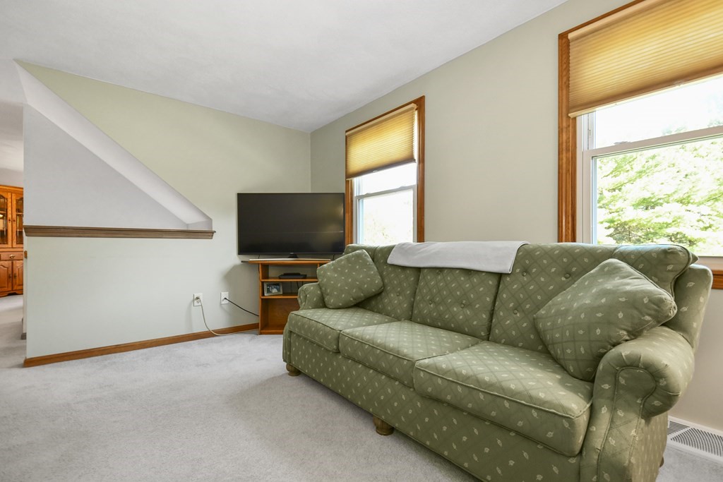 1 Bearhill Road Woburn, MA 01801 - Photo 5 of 32 Gallery Image 5