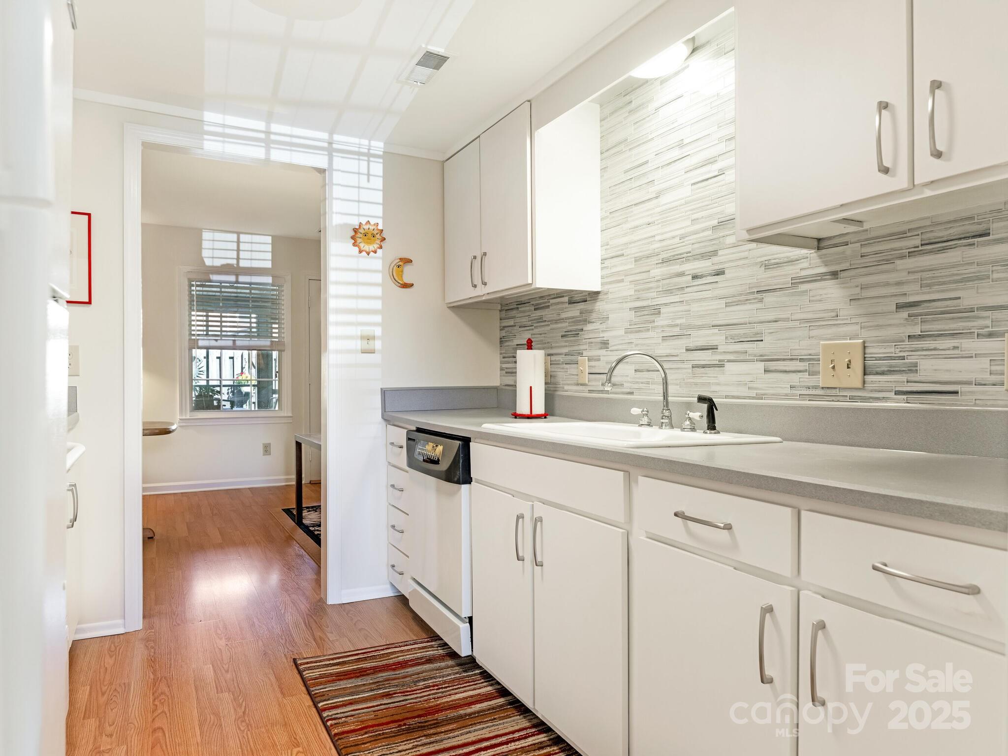 8068 Knights Bridge Road Charlotte, NC 28210 - Photo 7 of 22 Gallery Image 7