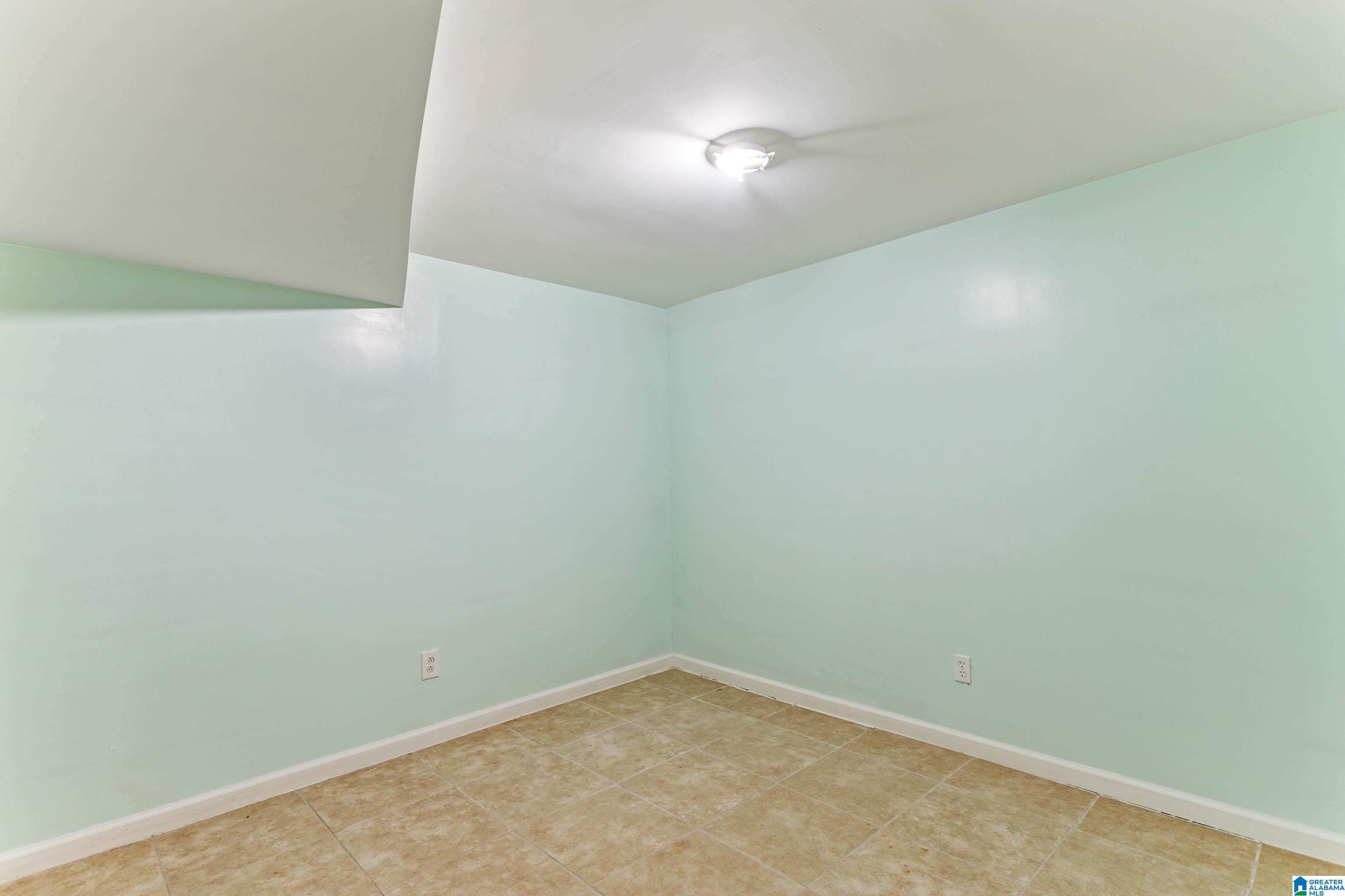 809 29th Avenue Northeast Center Point, AL 35215 - Photo 15 of 30