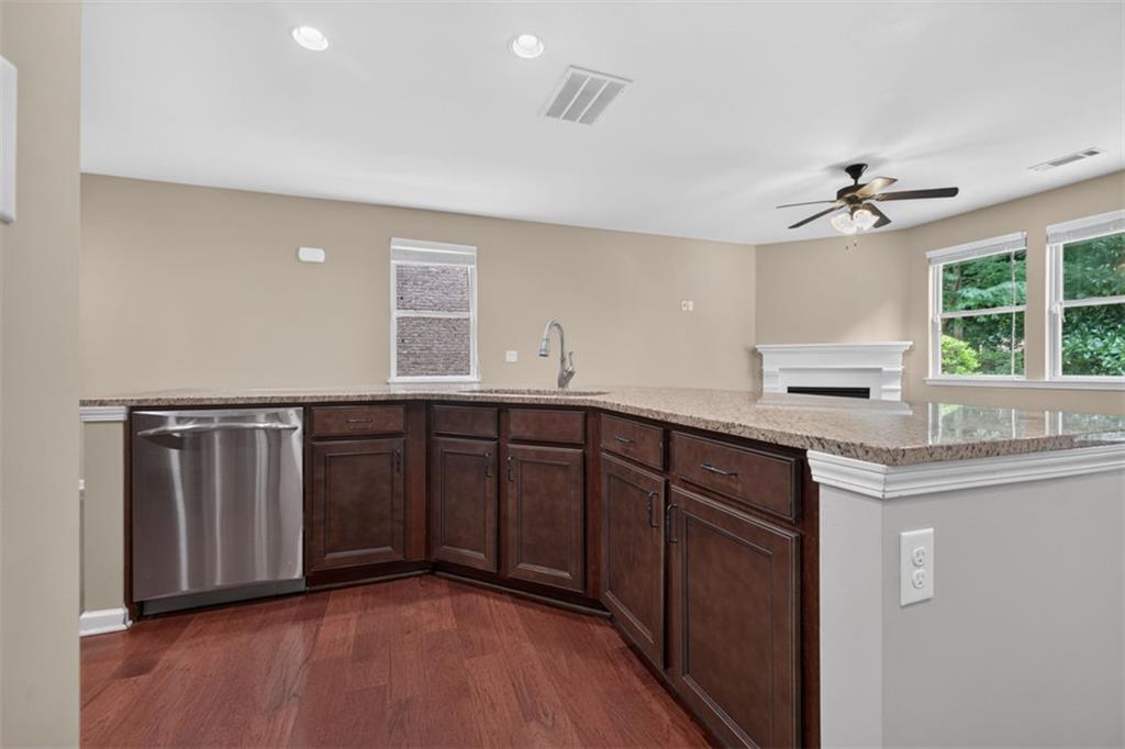1572 Lenox Overlook Road Atlanta, GA 30329 - Photo 12 of 44