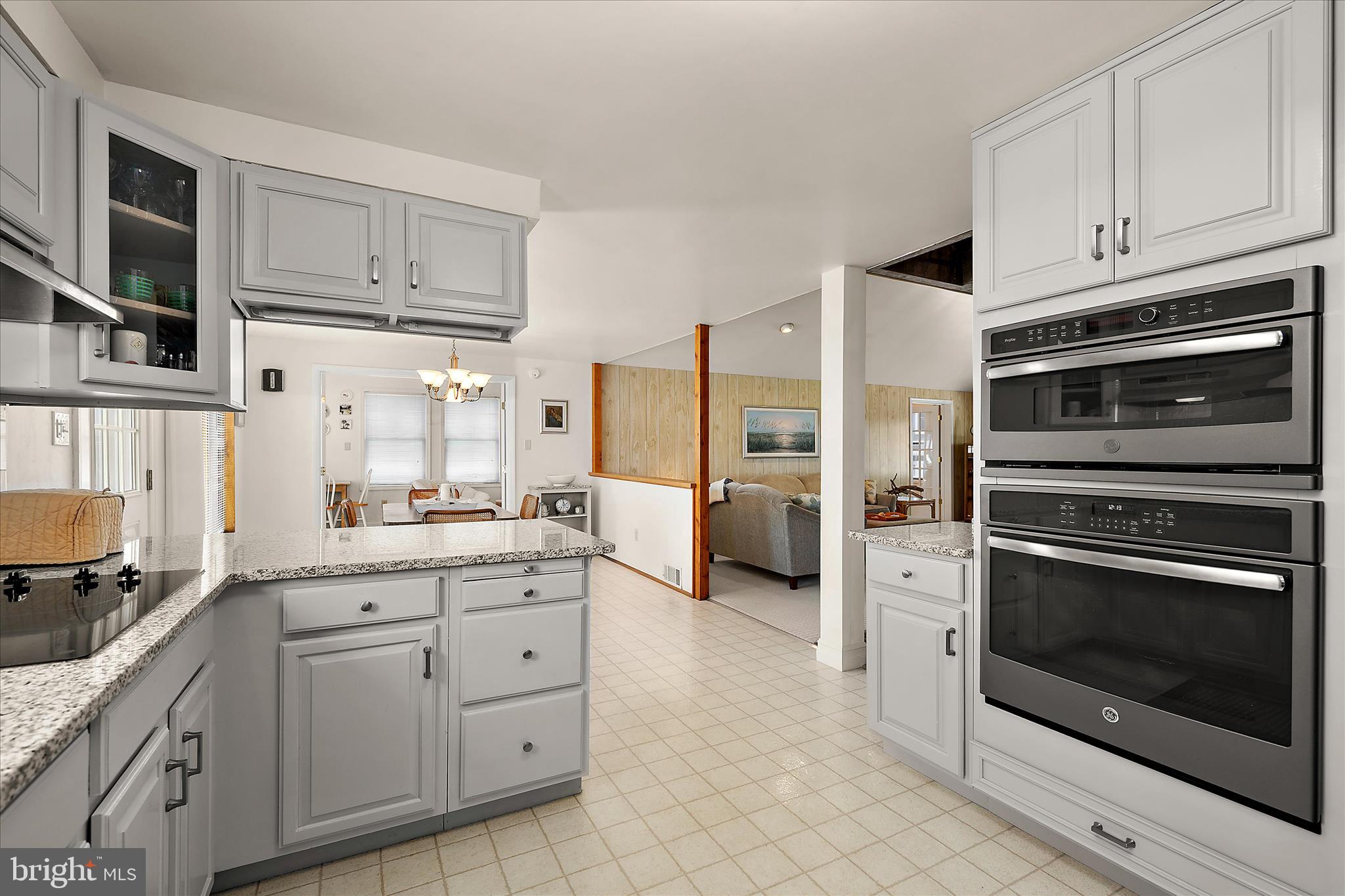 409 Rebecca Road South Bethany, DE 19930 - Photo 24 of 94 Double oven with convection feature
