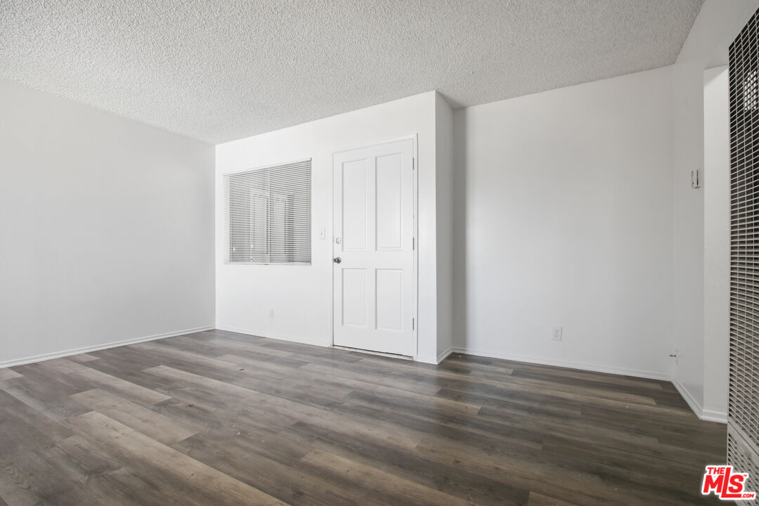 14108 Doty Avenue, Unit 13 Hawthorne, CA 90250 - Photo 4 of 19