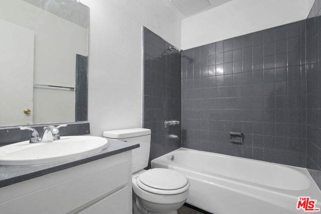 14108 Doty Avenue, Unit 13 Hawthorne, CA 90250 - Photo 8 of 19