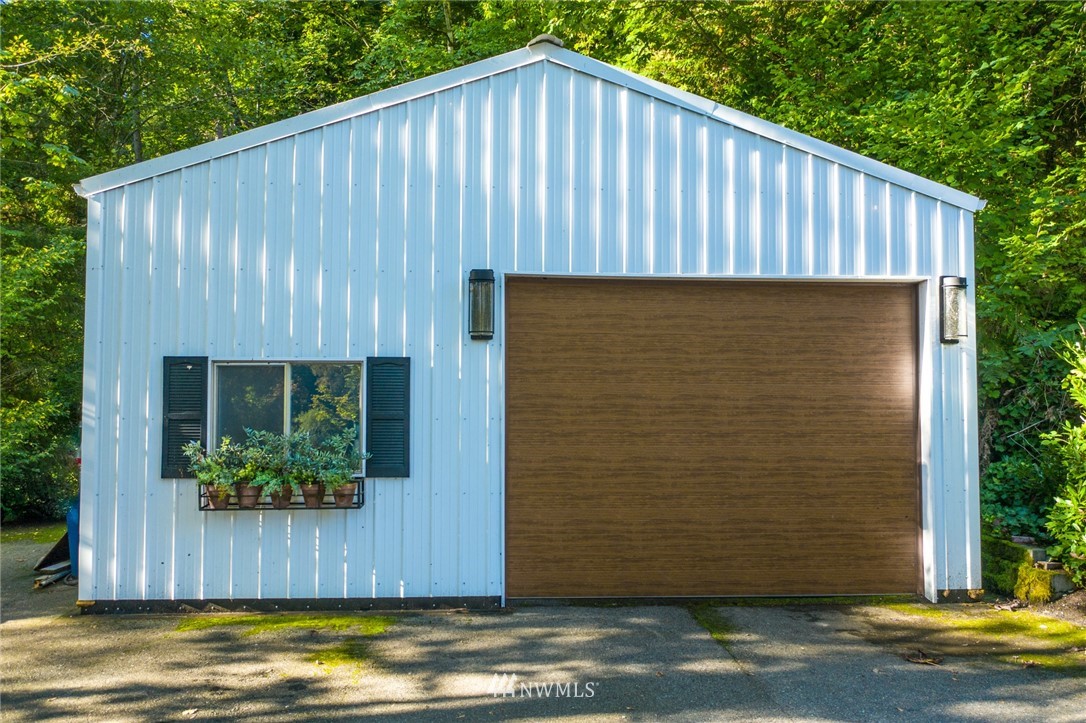 17426 Southeast May Valley Road Renton, WA 98059 - Photo 8 of 19 a backyard of a house