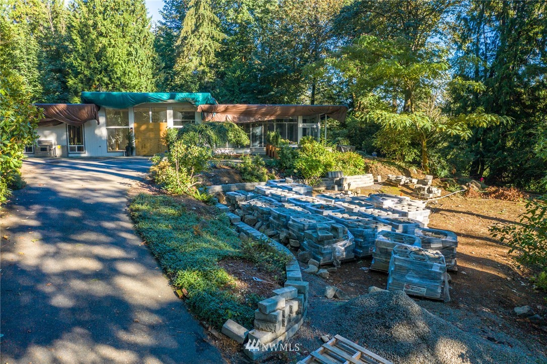 17426 Southeast May Valley Road Renton, WA 98059 - Photo 9 of 19 a backyard of a house with lots of green space