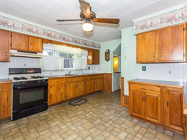 114 Albemarle Road Newton, MA 02460 - Photo 3 of 25