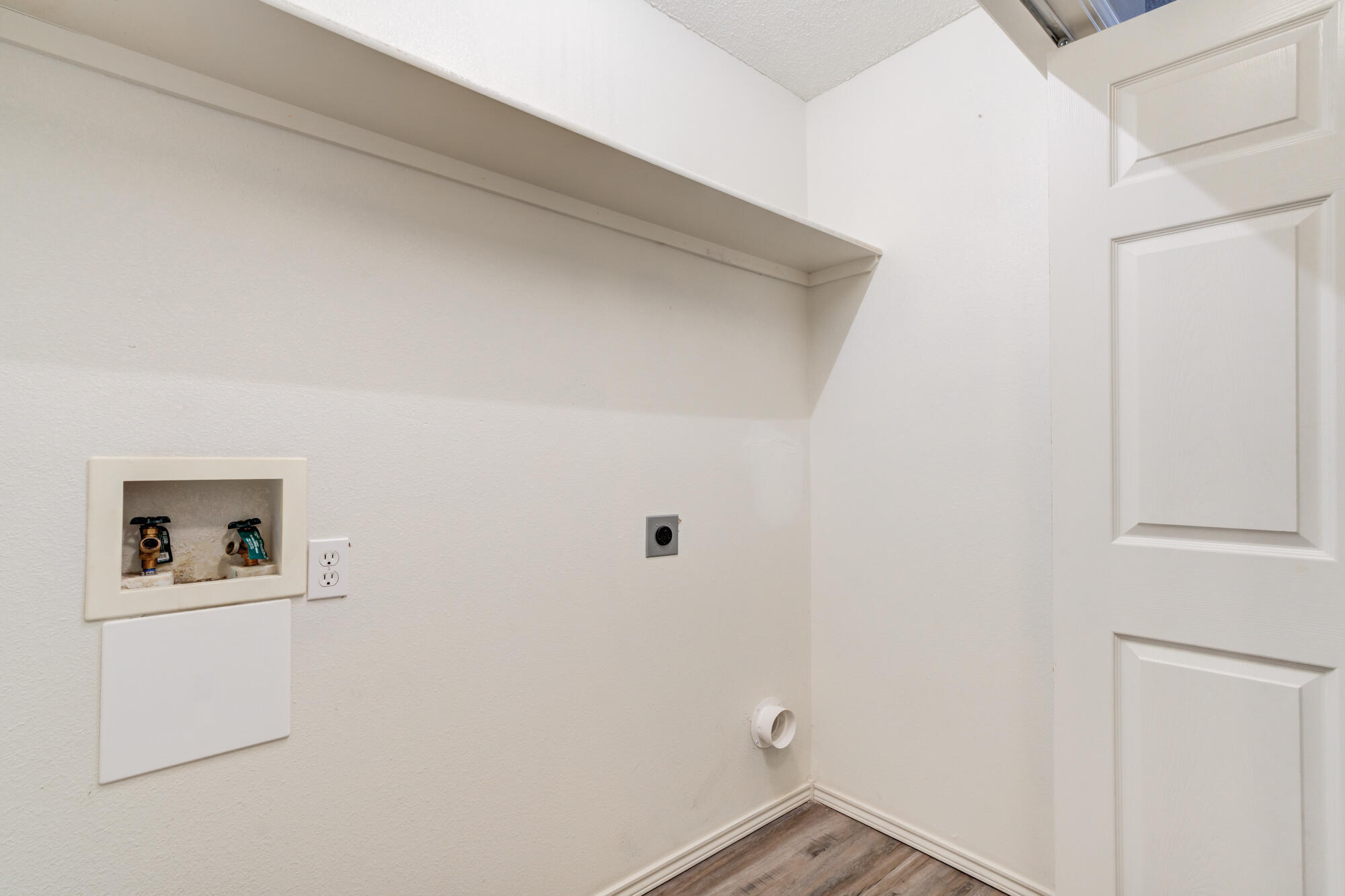 3425 97th Street Lubbock, TX 79423 - Photo 13 of 22 a view of a hallway