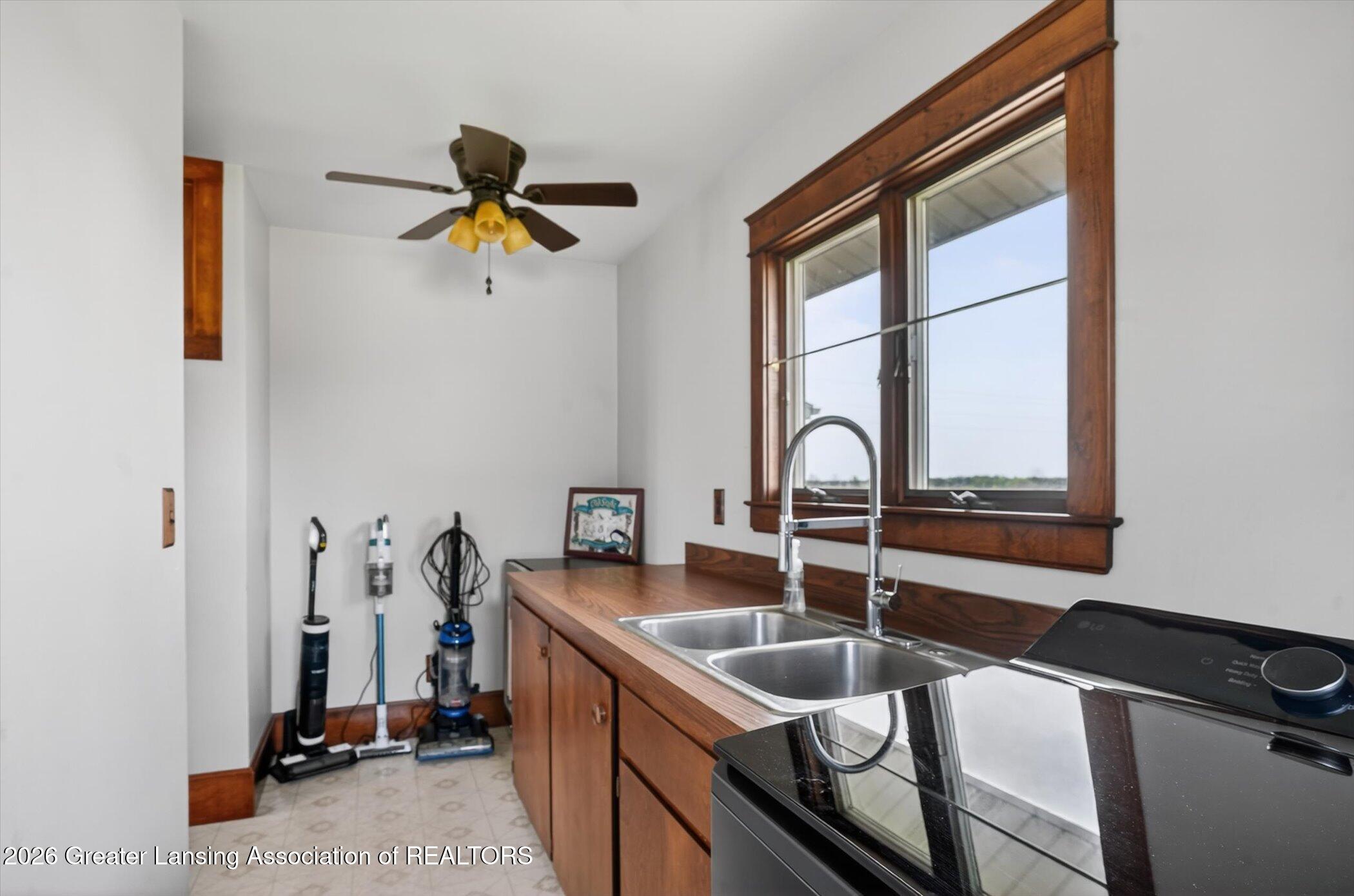 7613 Benton Road Charlotte, MI 48813 - Photo 17 of 43 17-7613-Benton-Rd-Charlotte-MI-48813-Win