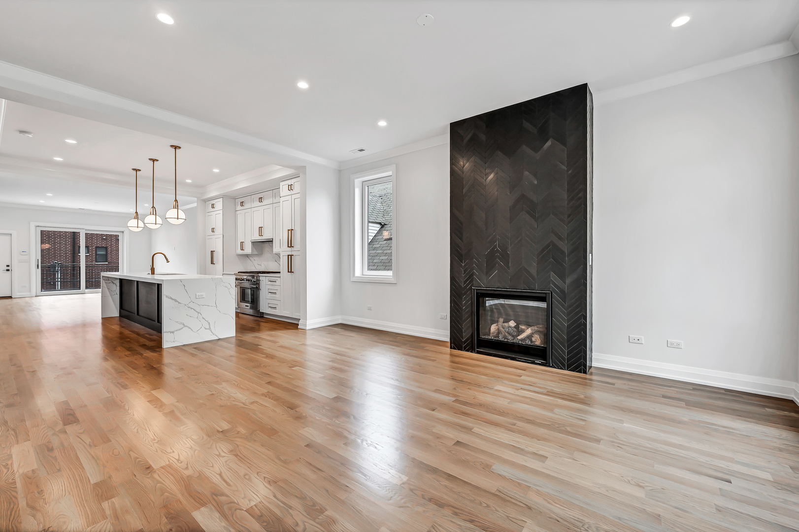 2718 North Racine Avenue, Unit 1 Chicago, IL 60614 - Photo 4 of 11 Gallery Image 4