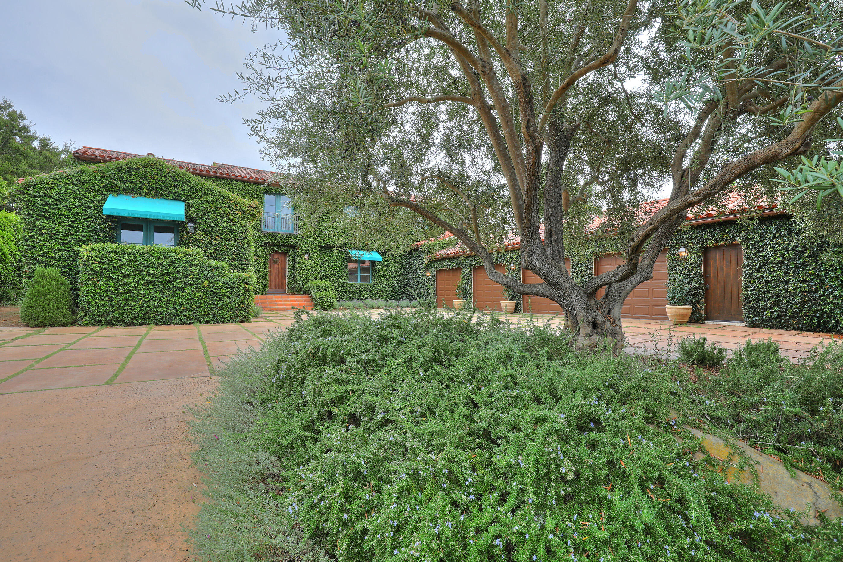 780 Ladera Lane Montecito, CA 93108 - Photo 4 of 25 Front Courtyard