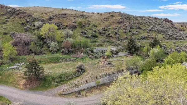 $275,000 | 4785 A River Road, Buhl, ID 83316