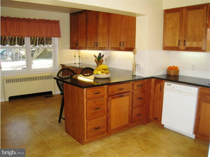 331 Farnum Road Media, PA 19063 - Photo 12 of 25 Kitchen