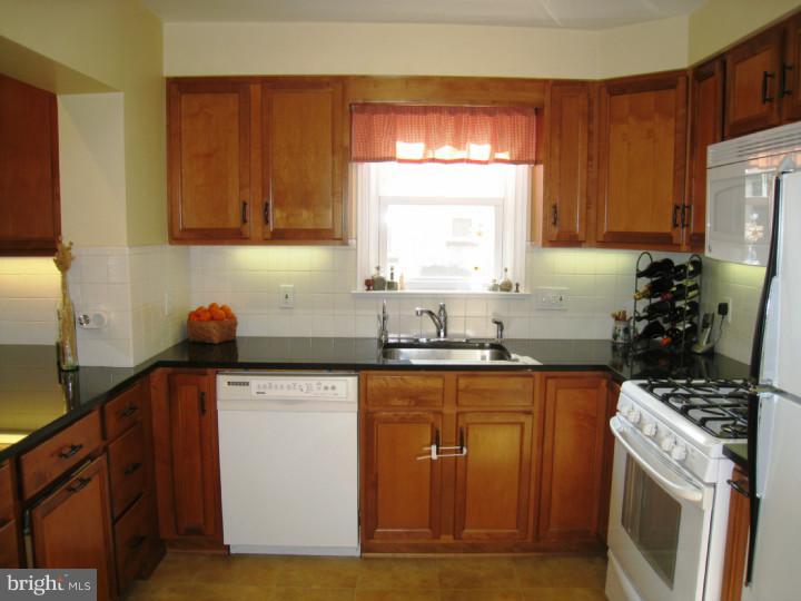 331 Farnum Road Media, PA 19063 - Photo 13 of 25 Kitchen