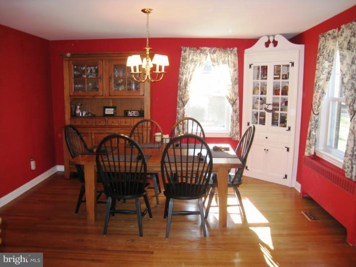 331 Farnum Road Media, PA 19063 - Photo 8 of 25 Dining Room