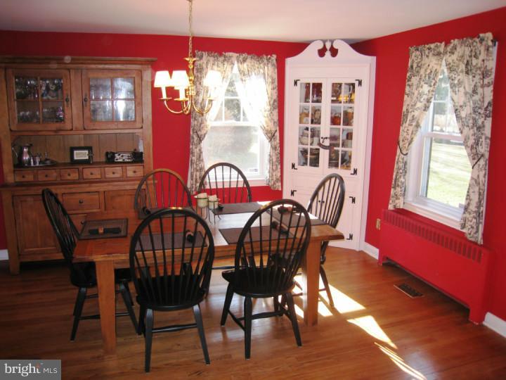 331 Farnum Road Media, PA 19063 - Photo 9 of 25 Dining Room