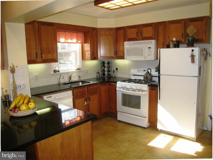 331 Farnum Road Media, PA 19063 - Photo 10 of 25 Kitchen