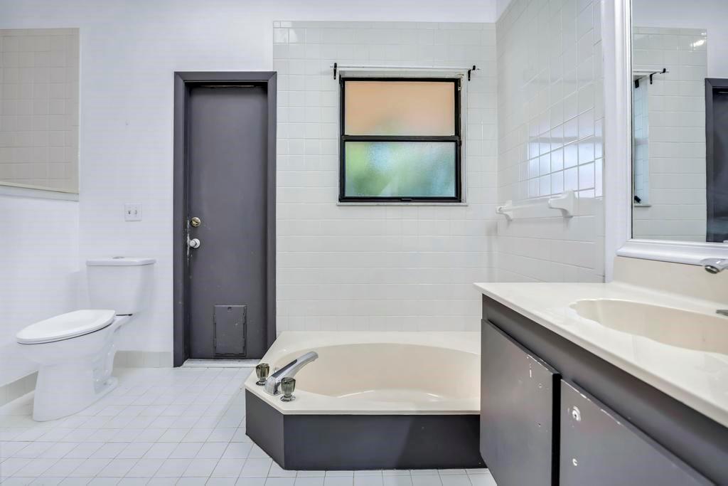 5720 West Waterford Drive Davie, FL 33331 - Photo 16 of 25 a bathroom with a sink a toilet and shower