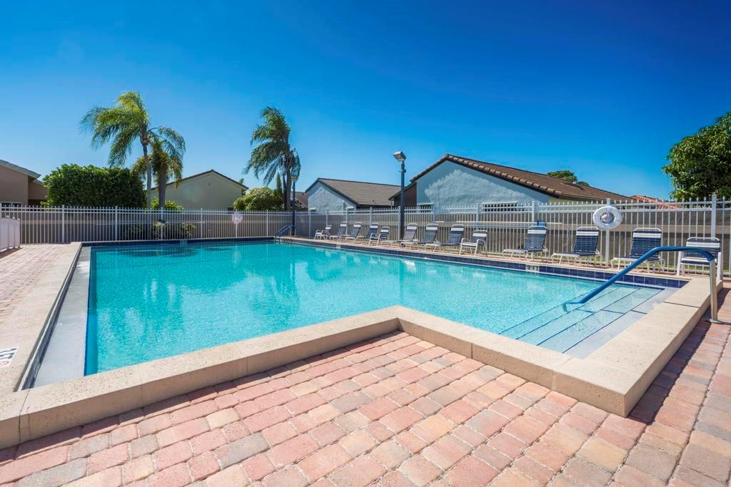 5720 West Waterford Drive Davie, FL 33331 - Photo 20 of 25 a view of a house with swimming pool