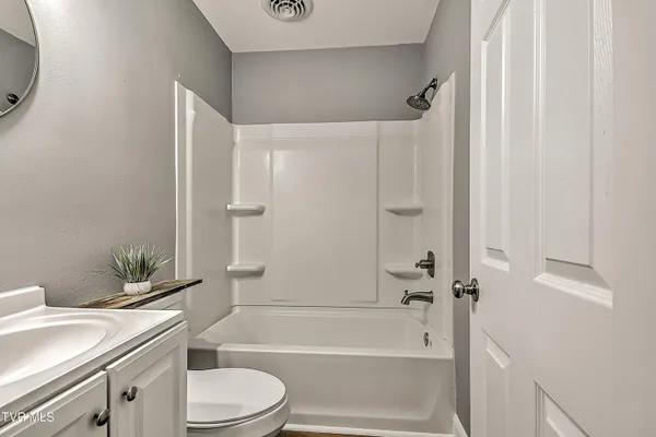 $269,500 | 3309 Rustic Hills Drive, Kingsport, TN 37660