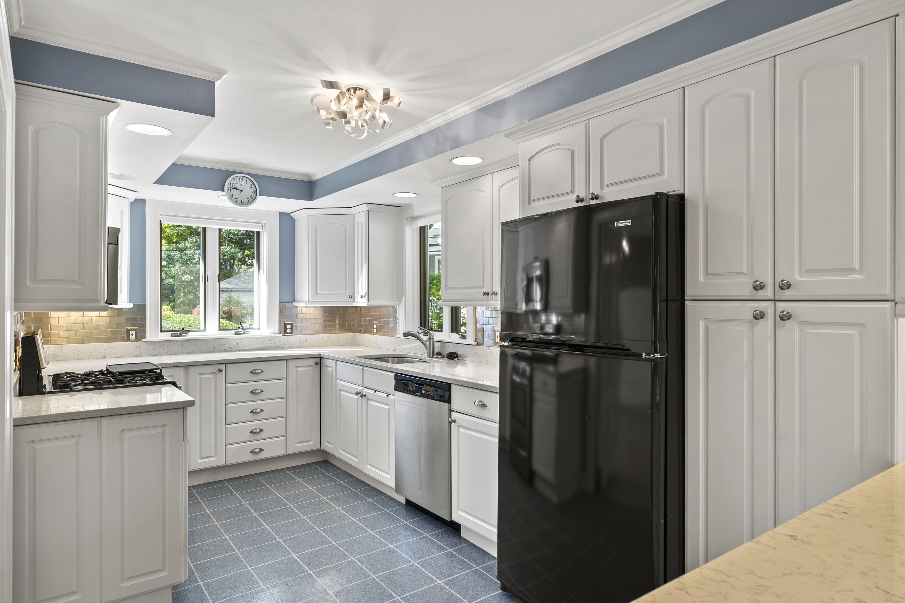 7 Mountain View Road Cape Elizabeth, ME 04107 - Photo 8 of 32 120_7 mountain view rd_Morneau Studios_P