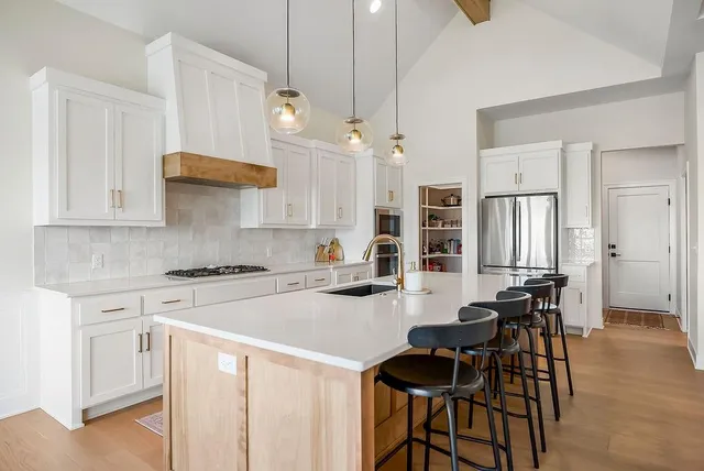 $889,950 | 25436 West 92nd Terrace, Lenexa, KS 66227