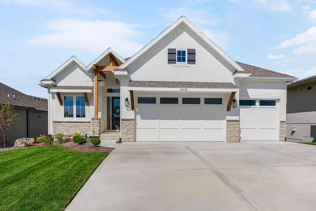 $889,950 | 25436 West 92nd Terrace, Lenexa, KS 66227