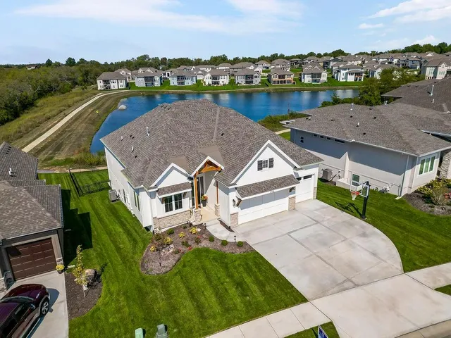 $889,950 | 25436 West 92nd Terrace, Lenexa, KS 66227