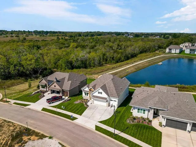 $889,950 | 25436 West 92nd Terrace, Lenexa, KS 66227