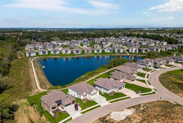 $889,950 | 25436 West 92nd Terrace, Lenexa, KS 66227