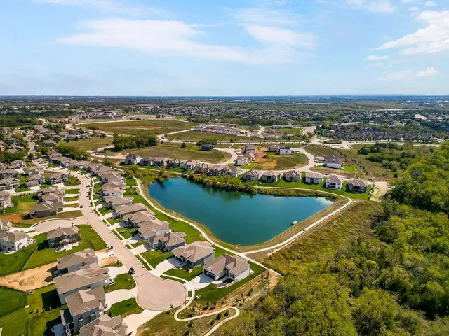 $889,950 | 25436 West 92nd Terrace, Lenexa, KS 66227