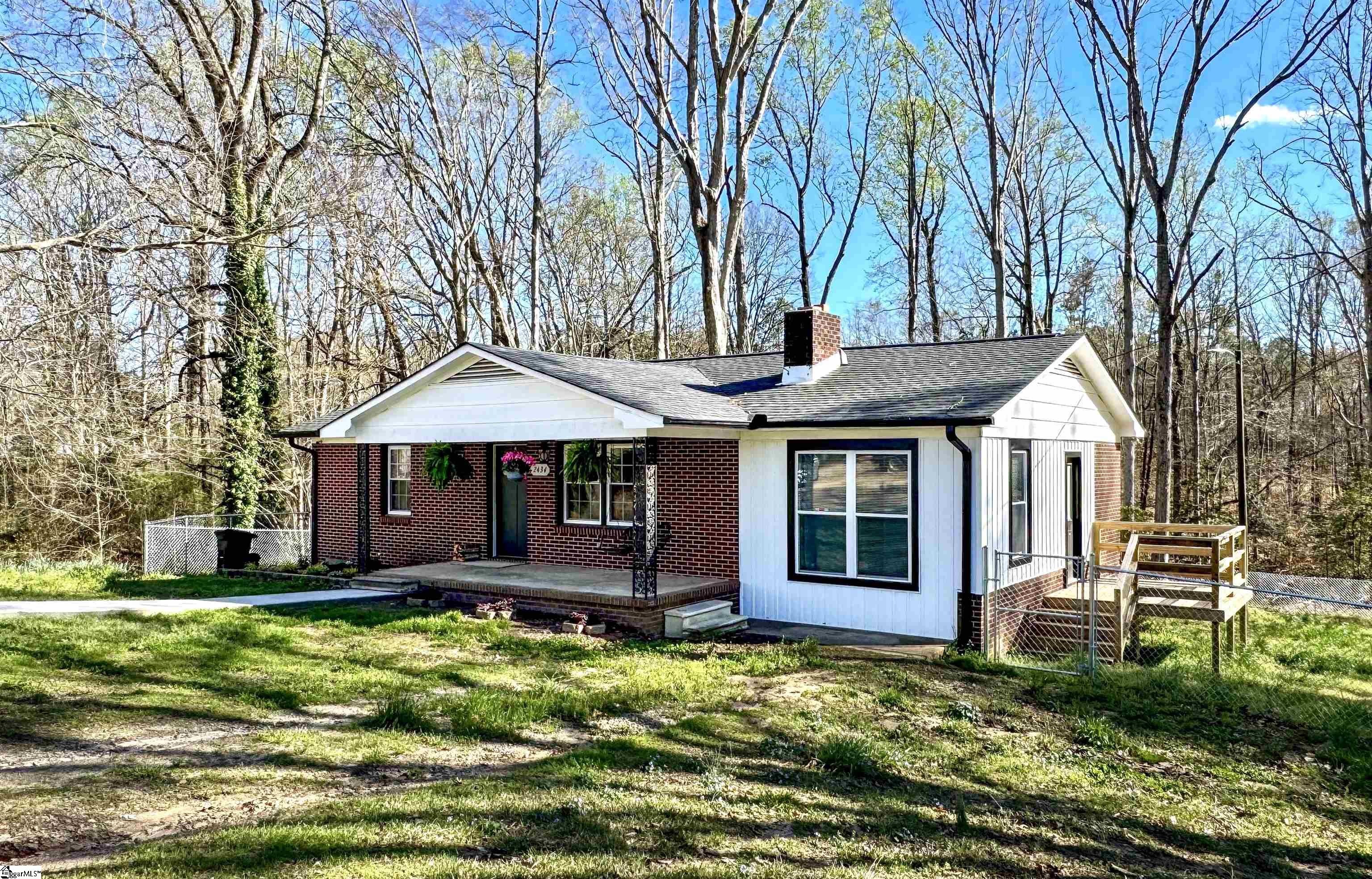 2434 Broadway Lake Road Anderson, SC 29621 - Photo 1 of 16