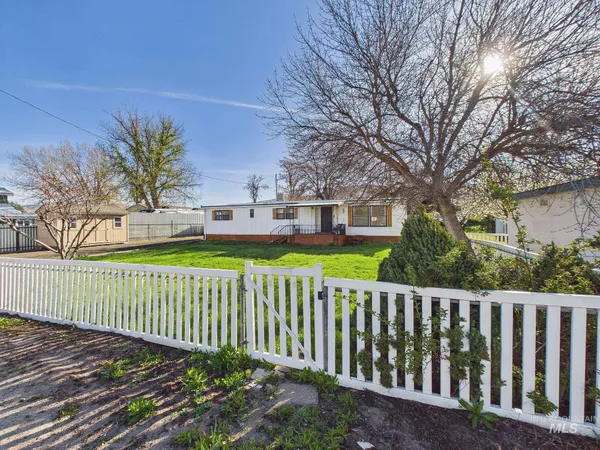 $189,000 | 7680 Sweet Ola Highway, Sweet, ID 83670