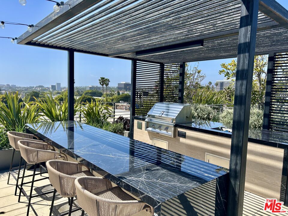 12431 Rochester Avenue, Unit PH4 Los Angeles, CA 90025 - Photo 25 of 28 a outdoor view with a sitting space