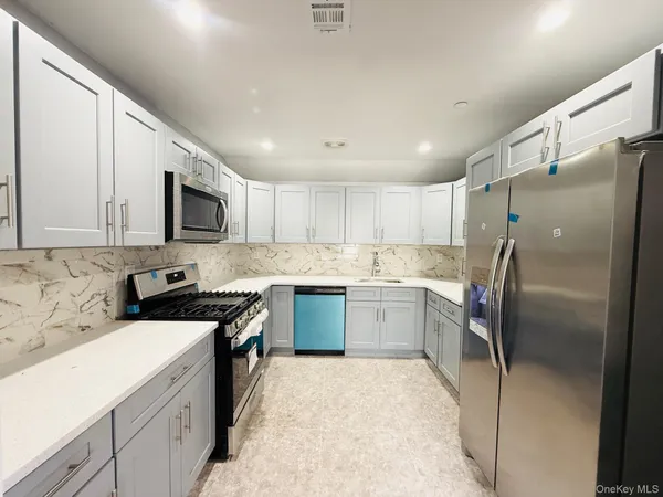 $3,250 | 139-18 Lakewood Avenue, Unit 2F | Jamaica