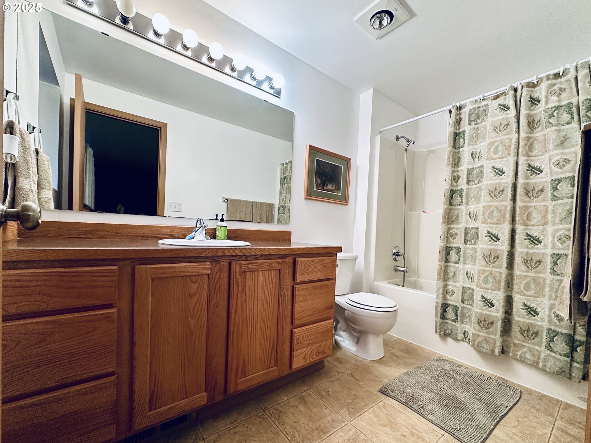 2037 Delameter Road Castle Rock, WA 98611 - Photo 10 of 23 Primary Bedroom