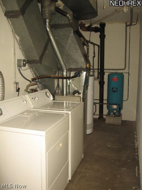 361 Abbyshire Road Akron, OH 44319 - Photo 23 of 25 LAUNDRY AREA - WASHER DRYER STAYS