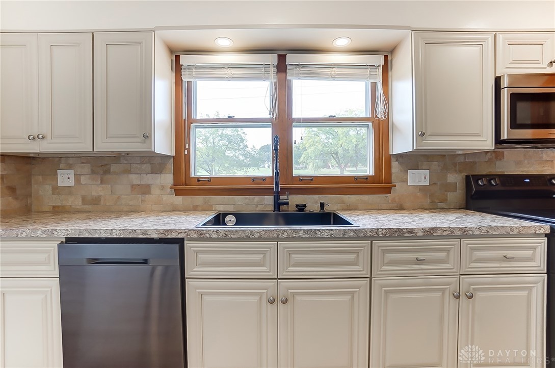 1341 East David Road Dayton, OH 45429 - Photo 10 of 29 Gallery Image 10