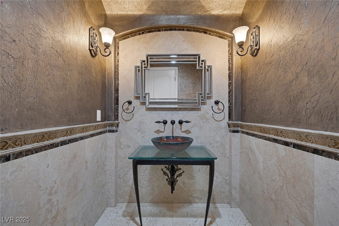1545 Villa Rica Drive Henderson, NV 89052 - Photo 27 of 61 Bathroom with tile walls and a wainscoted wall
