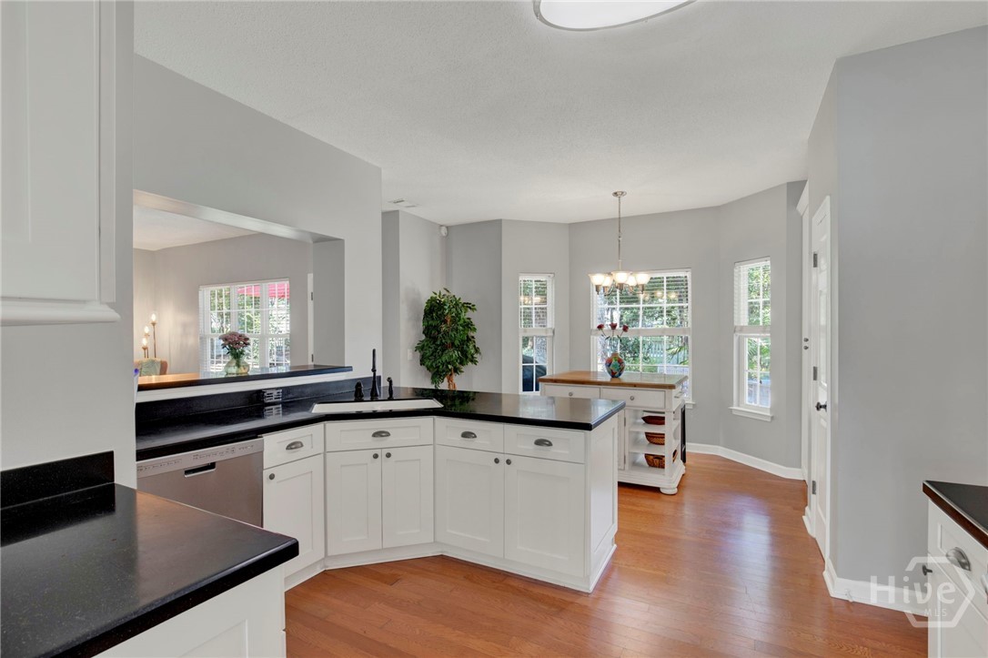 315 Gloucester Road Savannah, GA 31410 - Photo 11 of 53