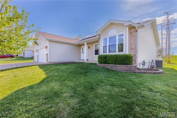 $419,900 | 2701 Providence Ridge Drive, Wentzville, MO 63385