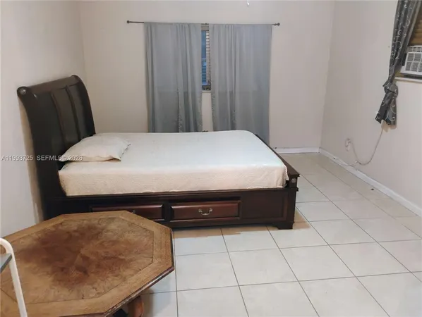 $1,150 | **** Thomas Street, Unit 1, Hollywood, FL 33021