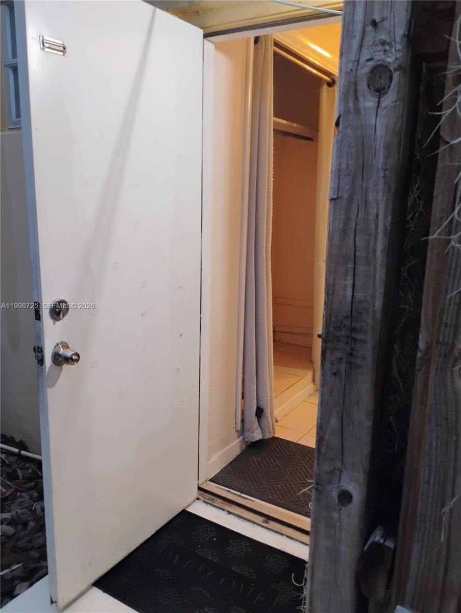 **** Thomas Street, Unit 1 Hollywood, FL 33021 - Photo 5 of 9