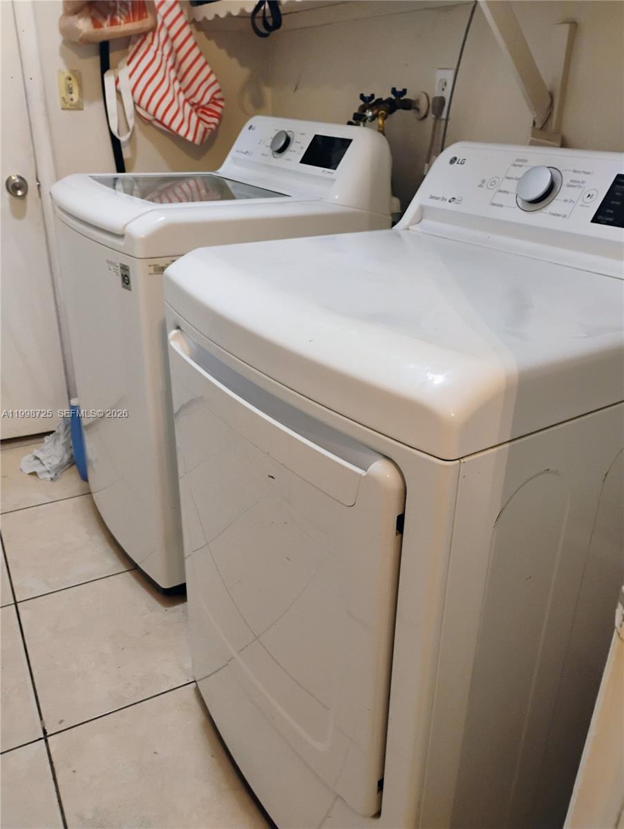 **** Thomas Street, Unit 1 Hollywood, FL 33021 - Photo 9 of 9