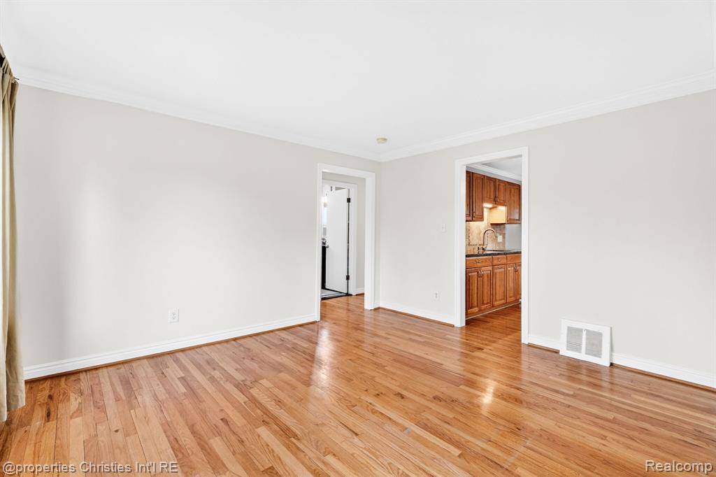 26605 Rialto Street Madison Heights, MI 48071 - Photo 5 of 37