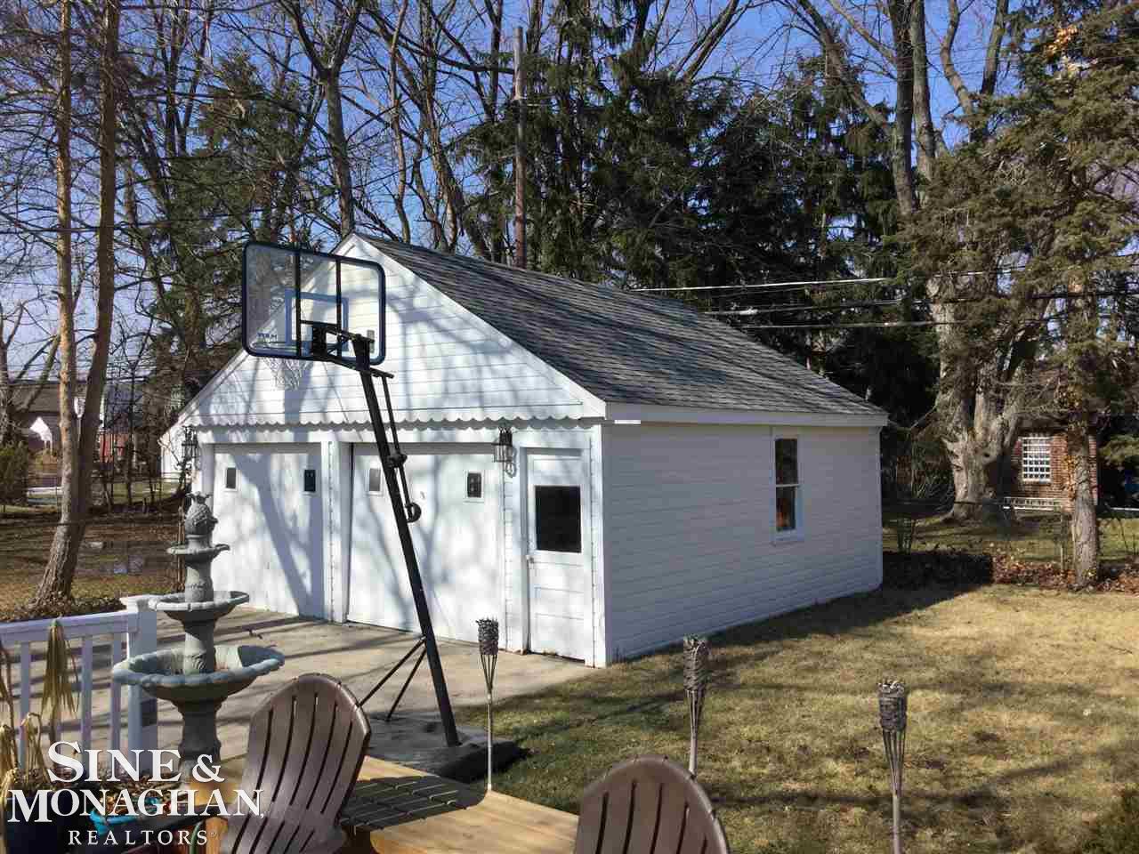 1082 Hampton Road Grosse Pointe Woods, MI 48236 - Photo 47 of 50