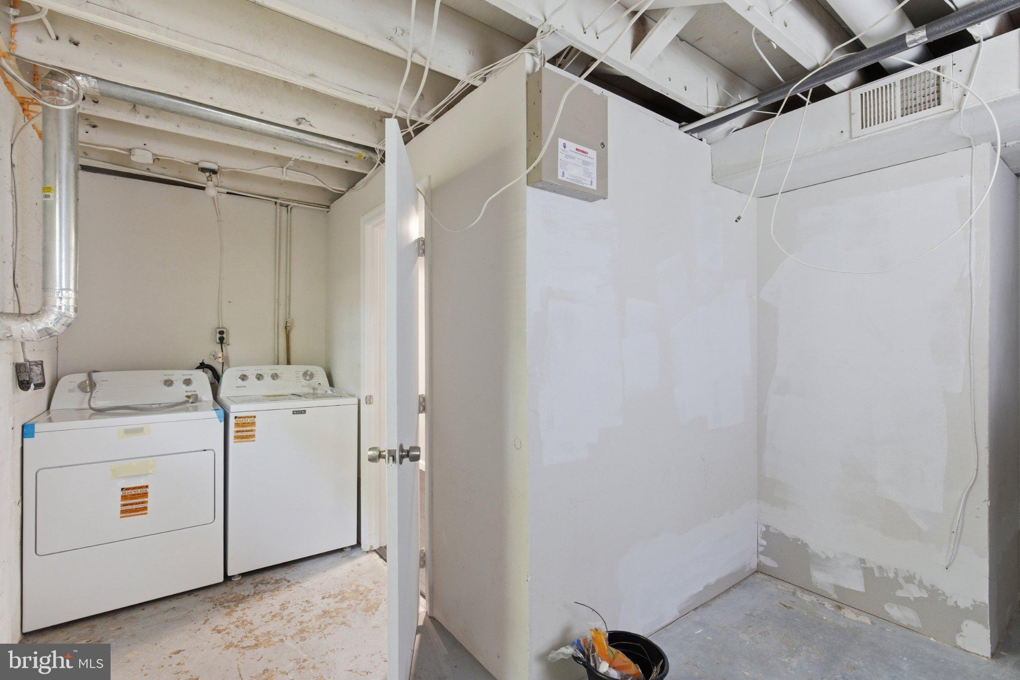 12908 Glynis Road Clinton, MD 20735 - Photo 29 of 32 a utility room with dryer and washer
