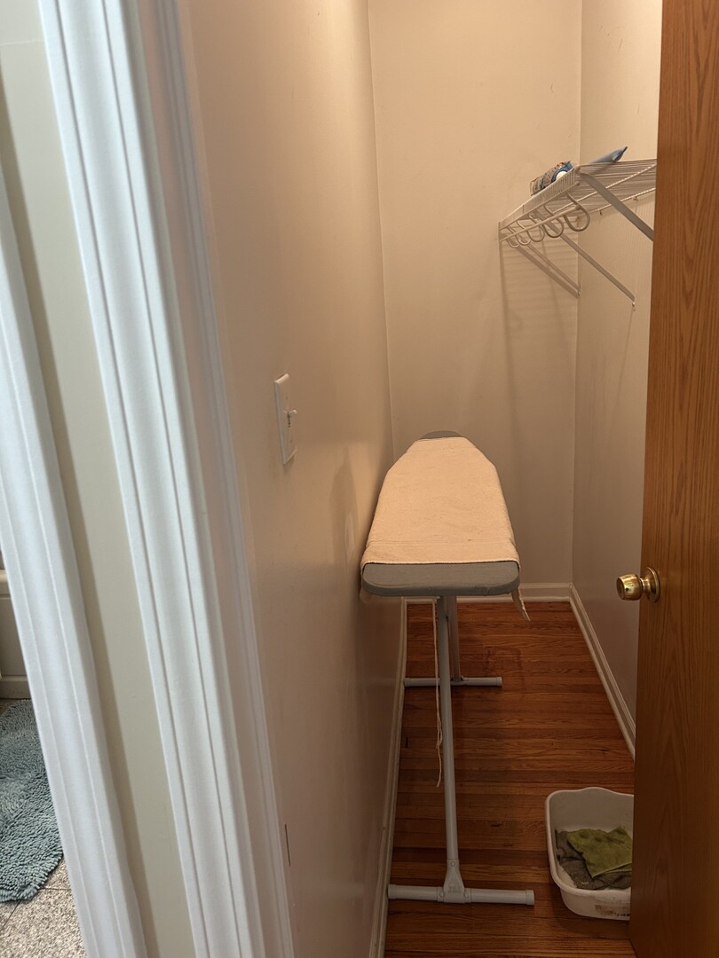 5107 West Cullom Avenue, Unit 2 Chicago, IL 60641 - Photo 13 of 22 a view of entryway