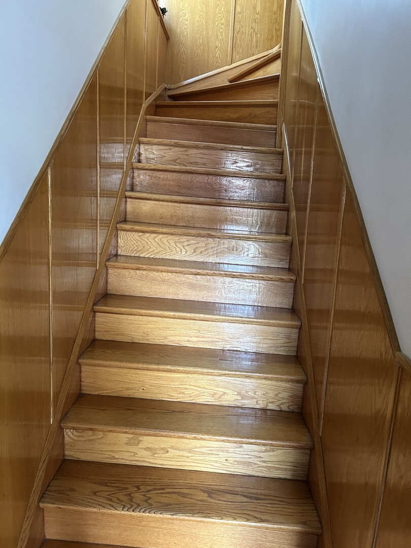 5107 West Cullom Avenue, Unit 2 Chicago, IL 60641 - Photo 4 of 22 a view of entryway