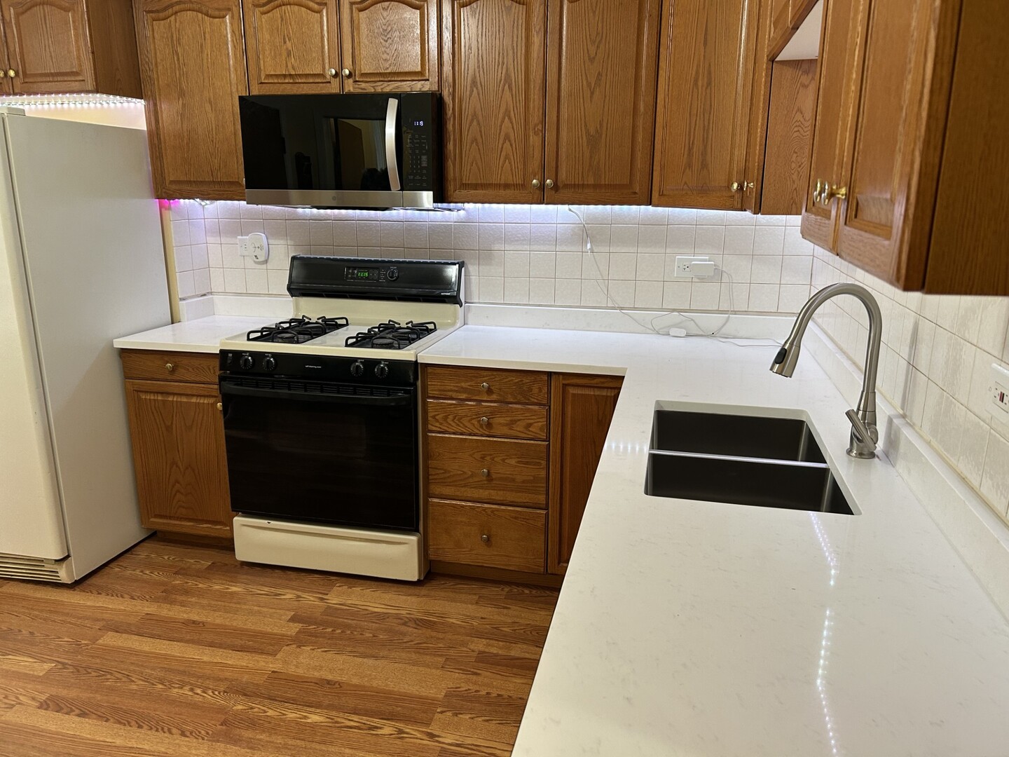 5107 West Cullom Avenue, Unit 2 Chicago, IL 60641 - Photo 8 of 22 a kitchen with a stove and a microwave